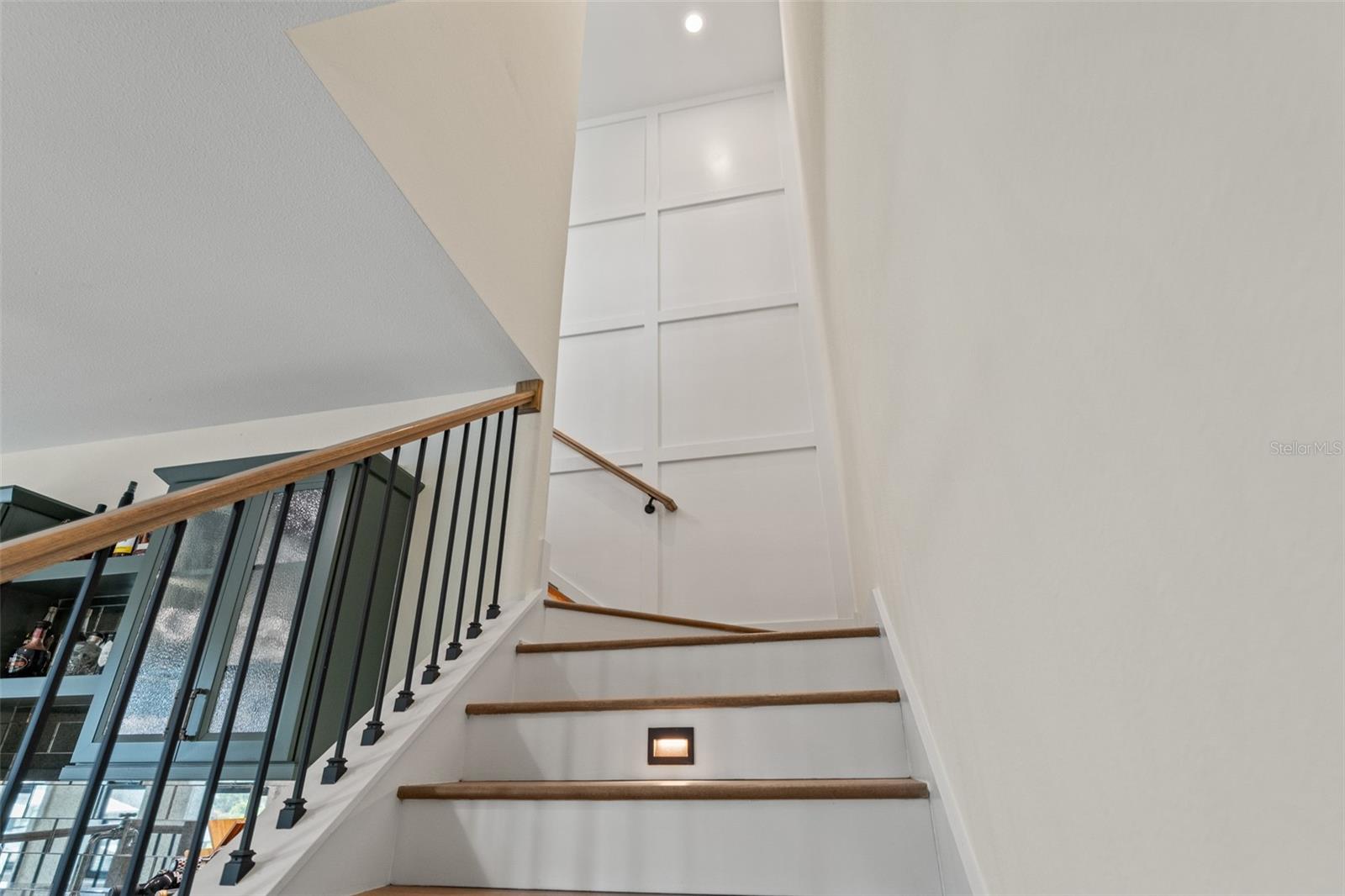 8107 N RIVER SHORE DR