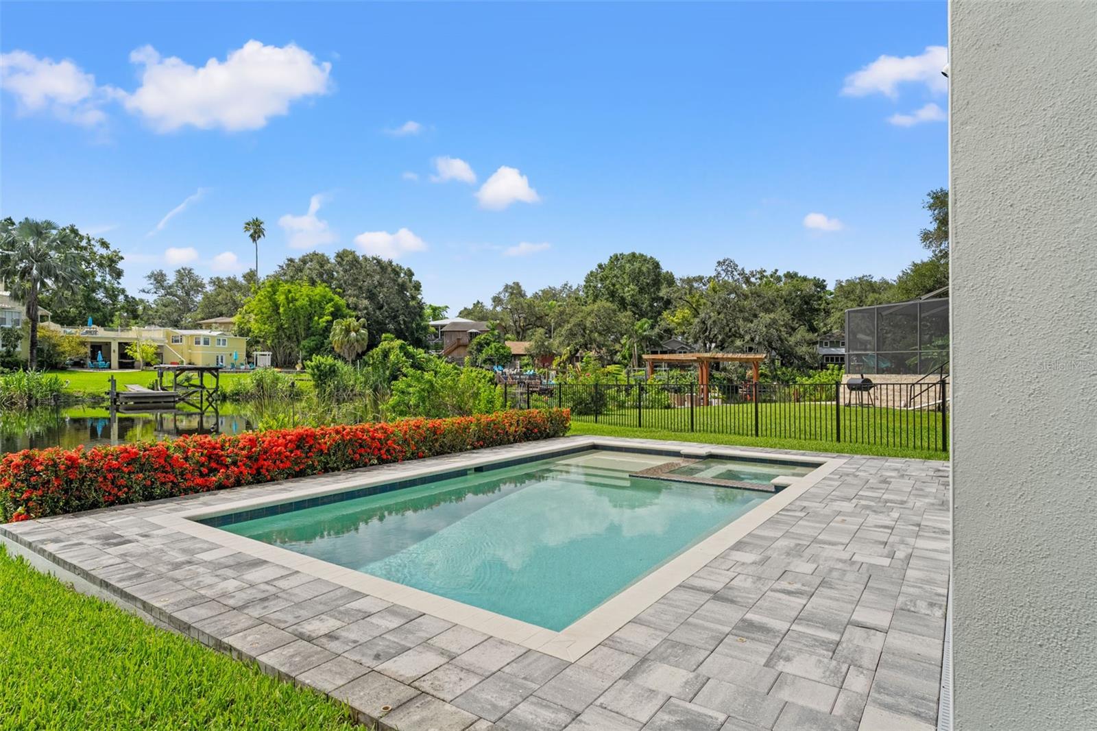 8107 N RIVER SHORE DR