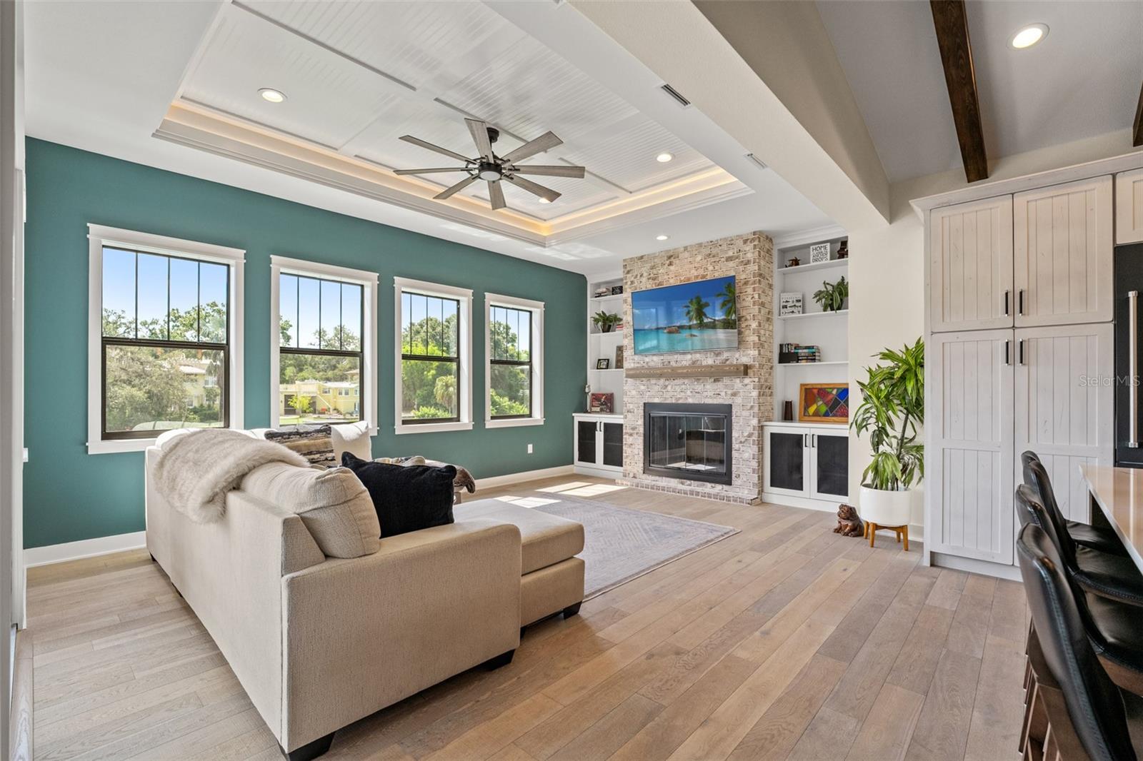 8107 N RIVER SHORE DR