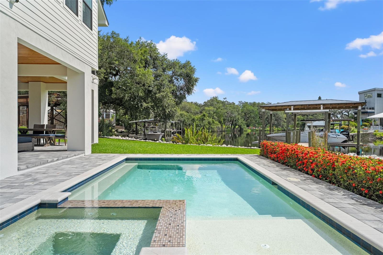 8107 N RIVER SHORE DR