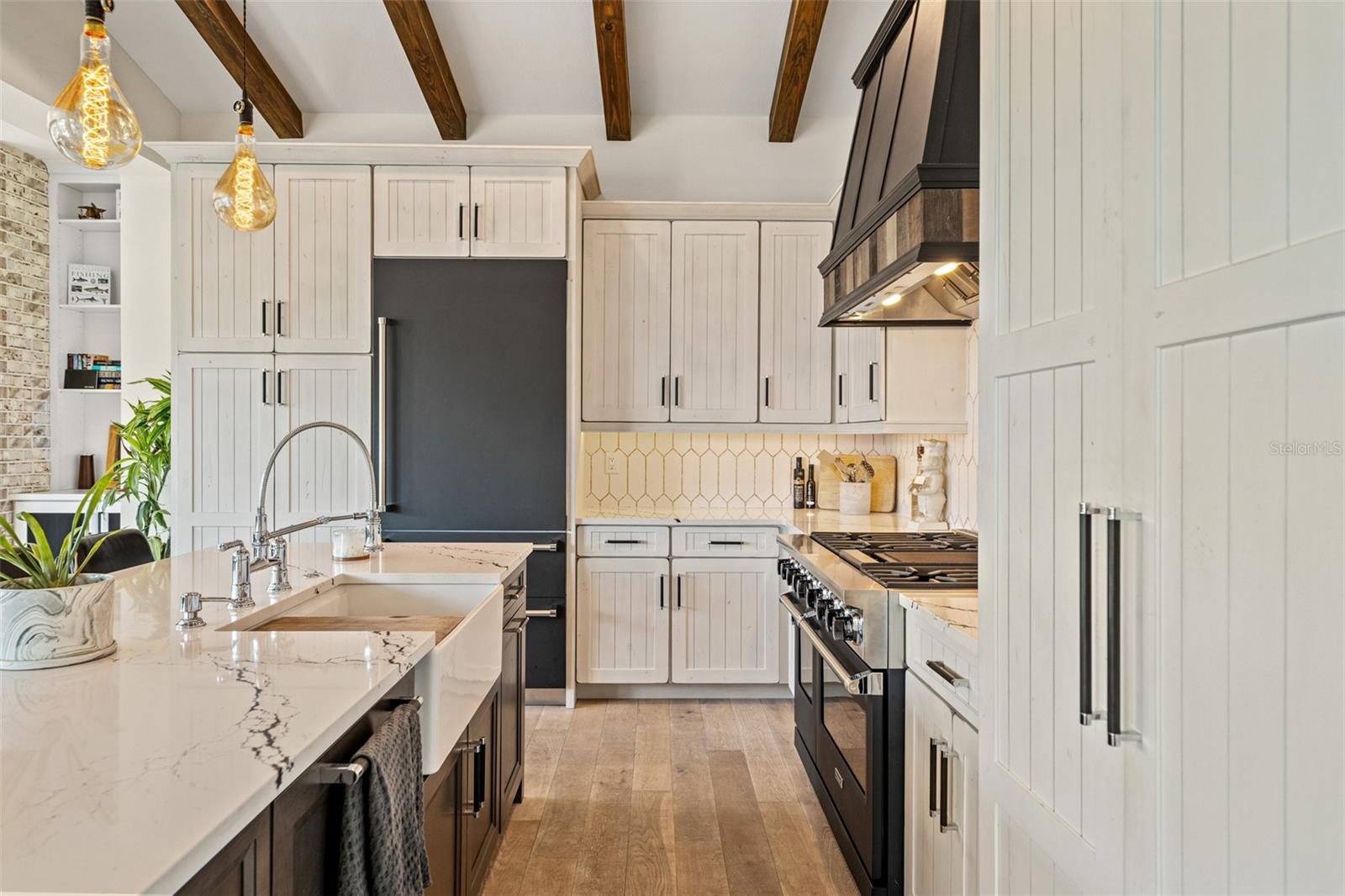 8107 N RIVER SHORE DR