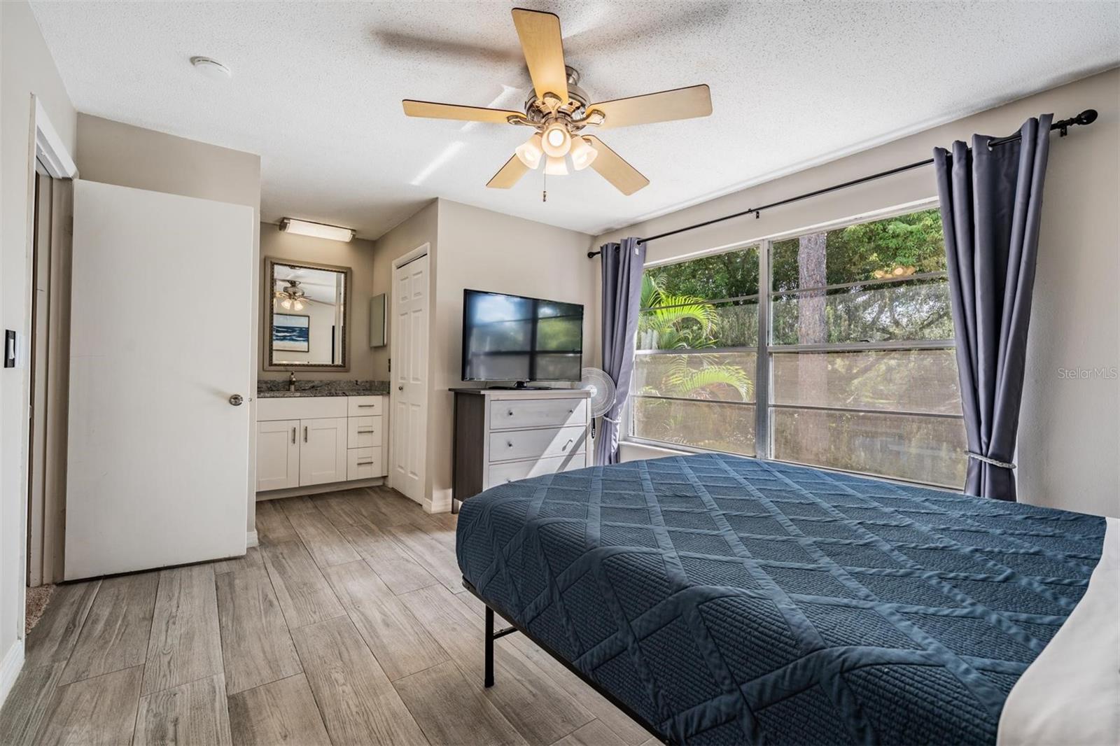 14631 LAKE FOREST DR