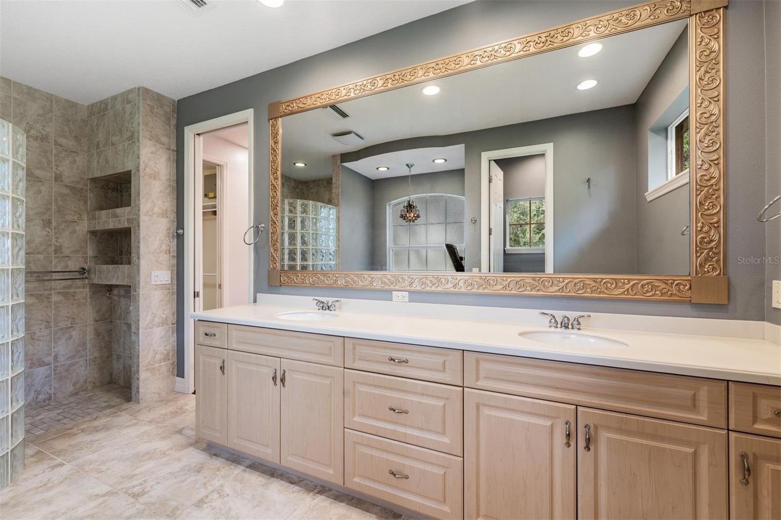 7900 UMBRELLA PINE WAY