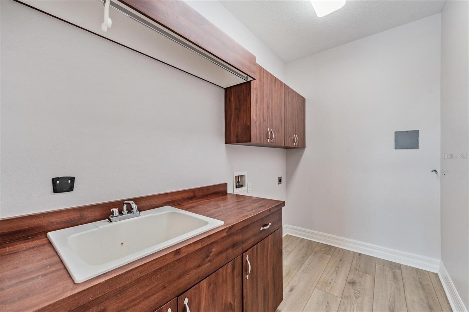 7900 UMBRELLA PINE WAY