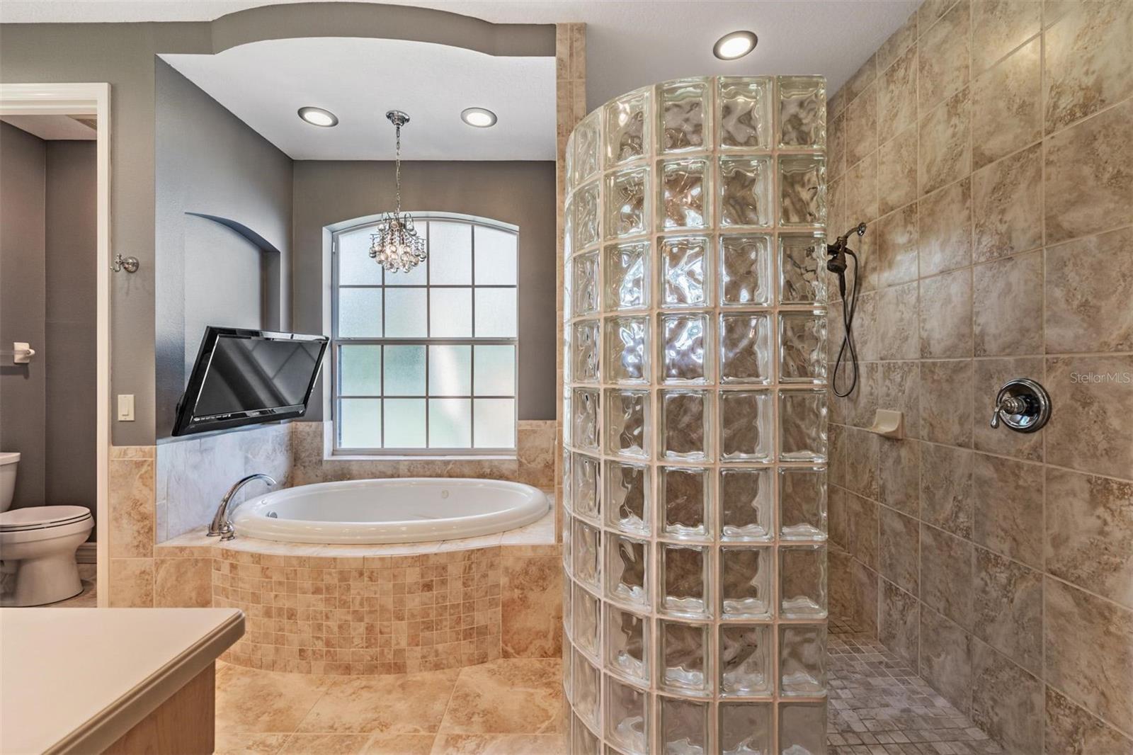 7900 UMBRELLA PINE WAY