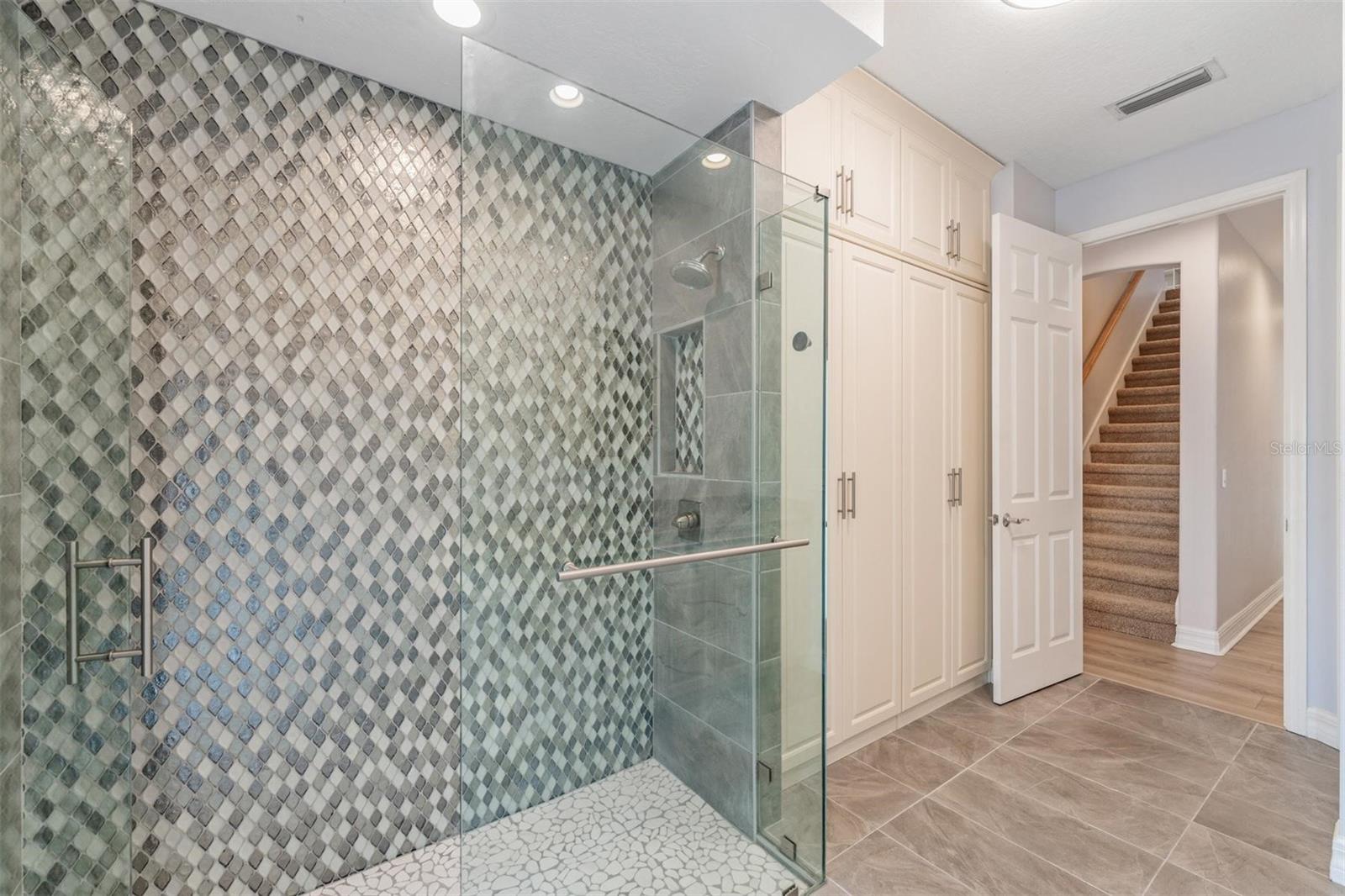 7900 UMBRELLA PINE WAY