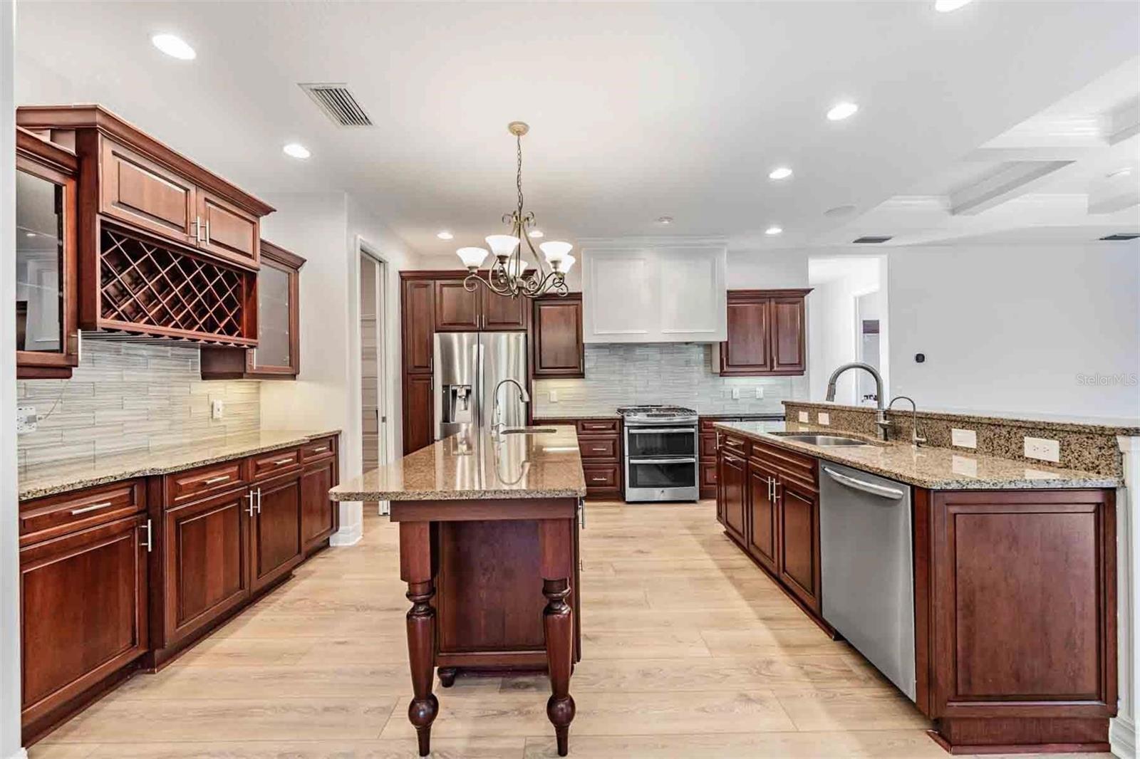 7900 UMBRELLA PINE WAY