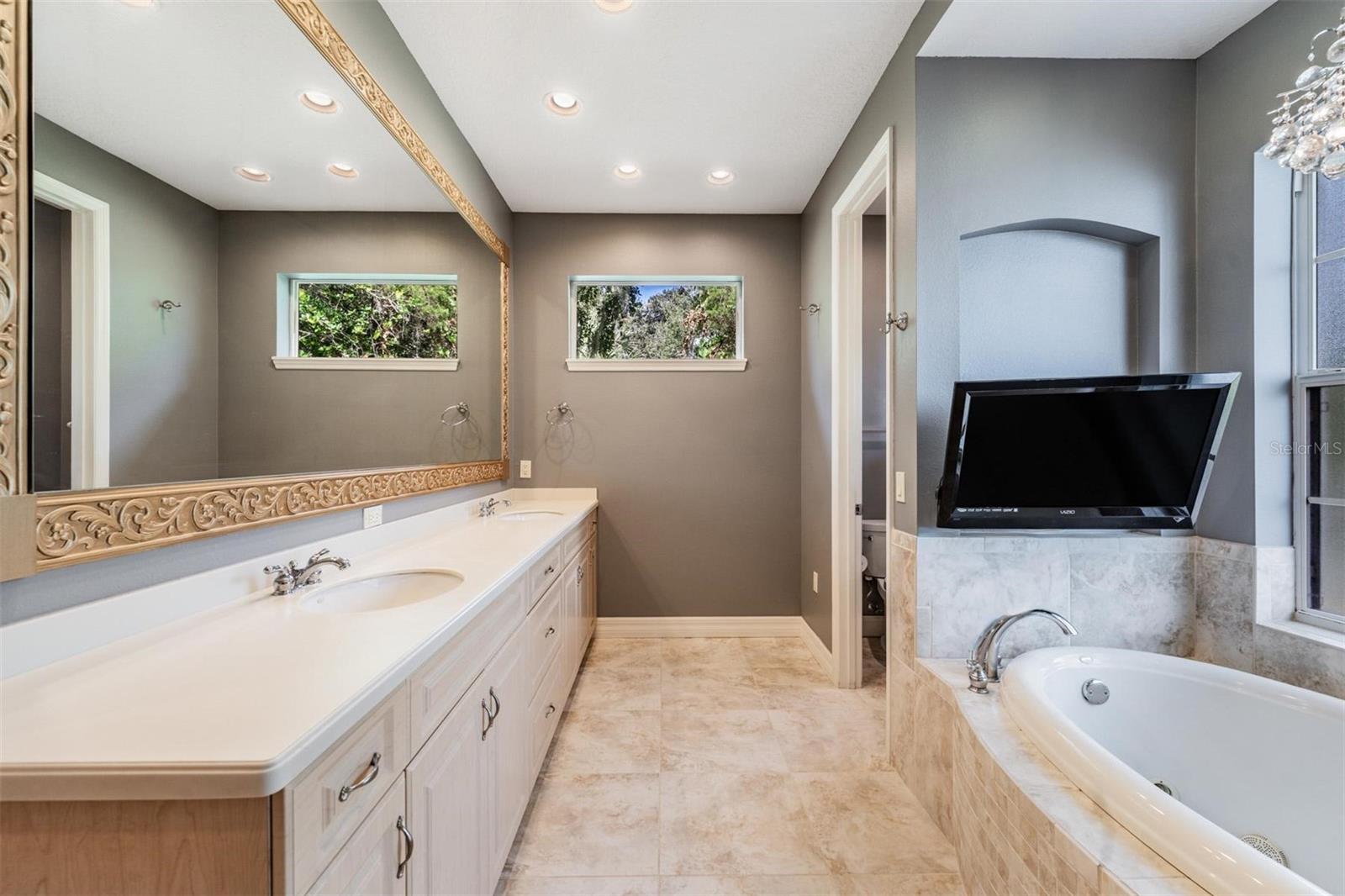 7900 UMBRELLA PINE WAY