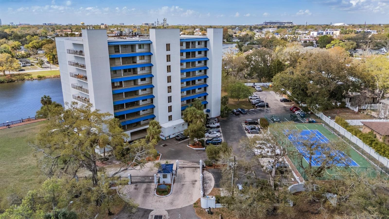 2780 N RIVERSIDE DR #105