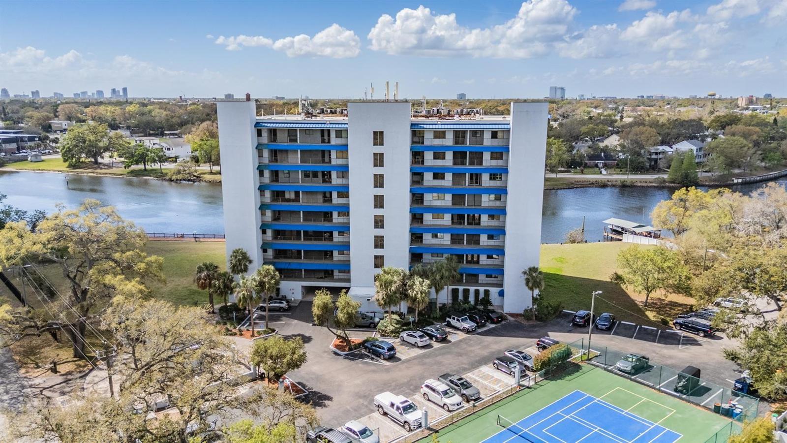 2780 N RIVERSIDE DR #105