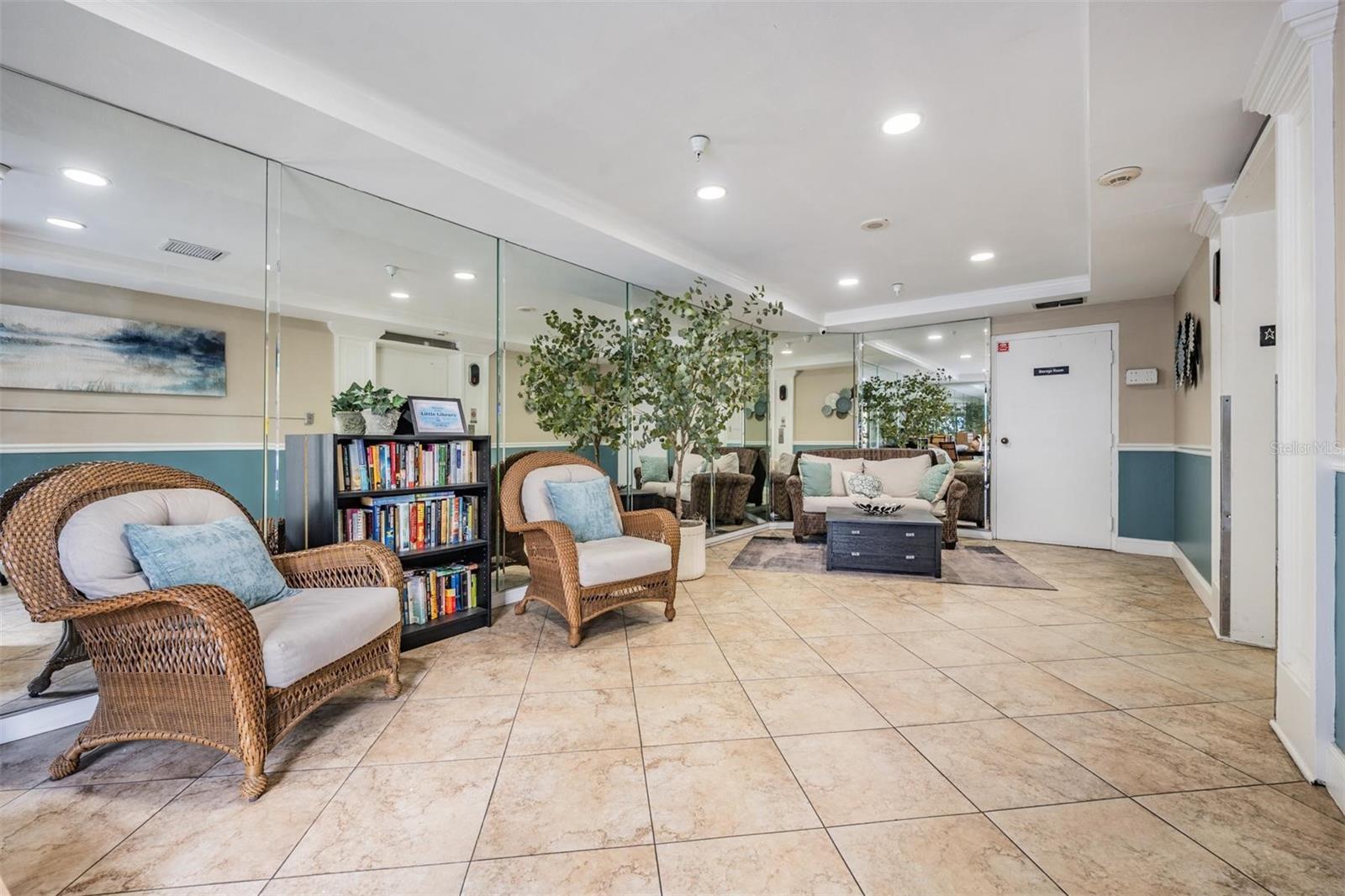 2780 N RIVERSIDE DR #105