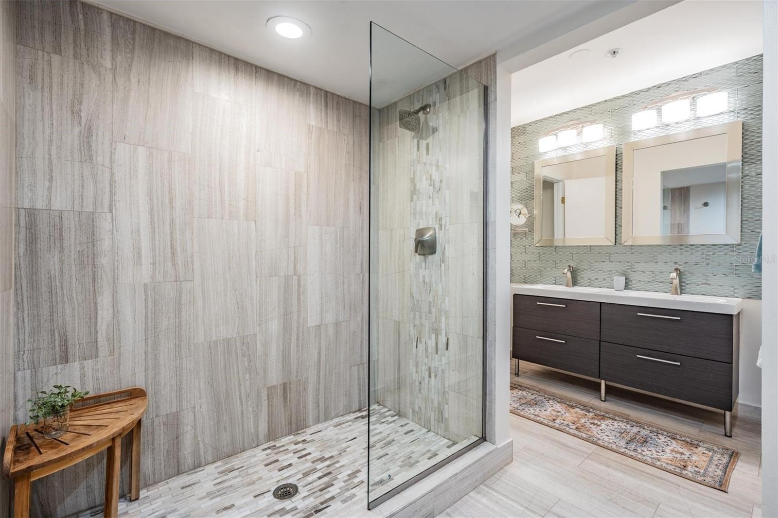 2780 N RIVERSIDE DR #105