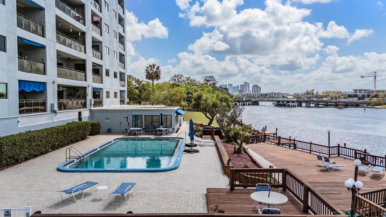 2780 N RIVERSIDE DR #105