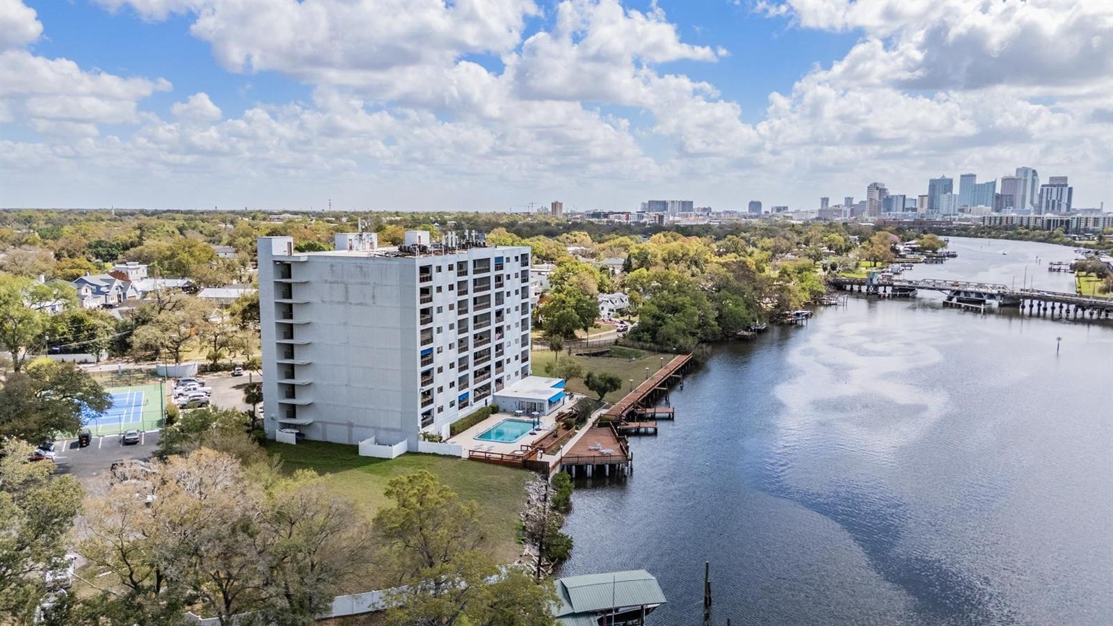 2780 N RIVERSIDE DR #105