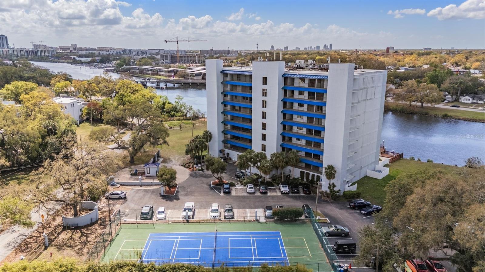 2780 N RIVERSIDE DR #105