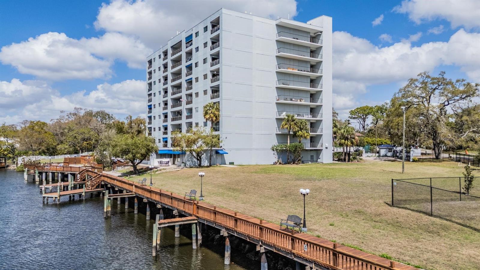 2780 N RIVERSIDE DR #105