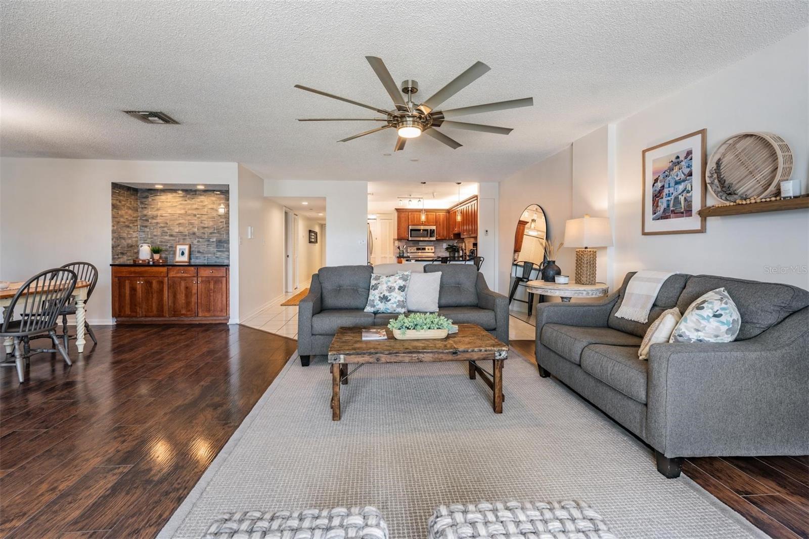 2780 N RIVERSIDE DR #105