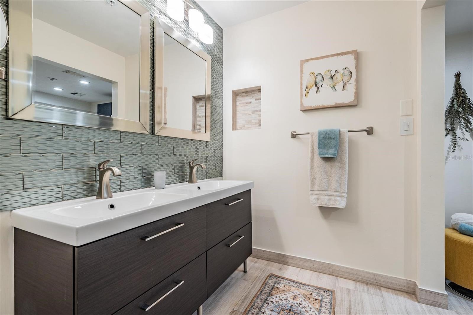 2780 N RIVERSIDE DR #105