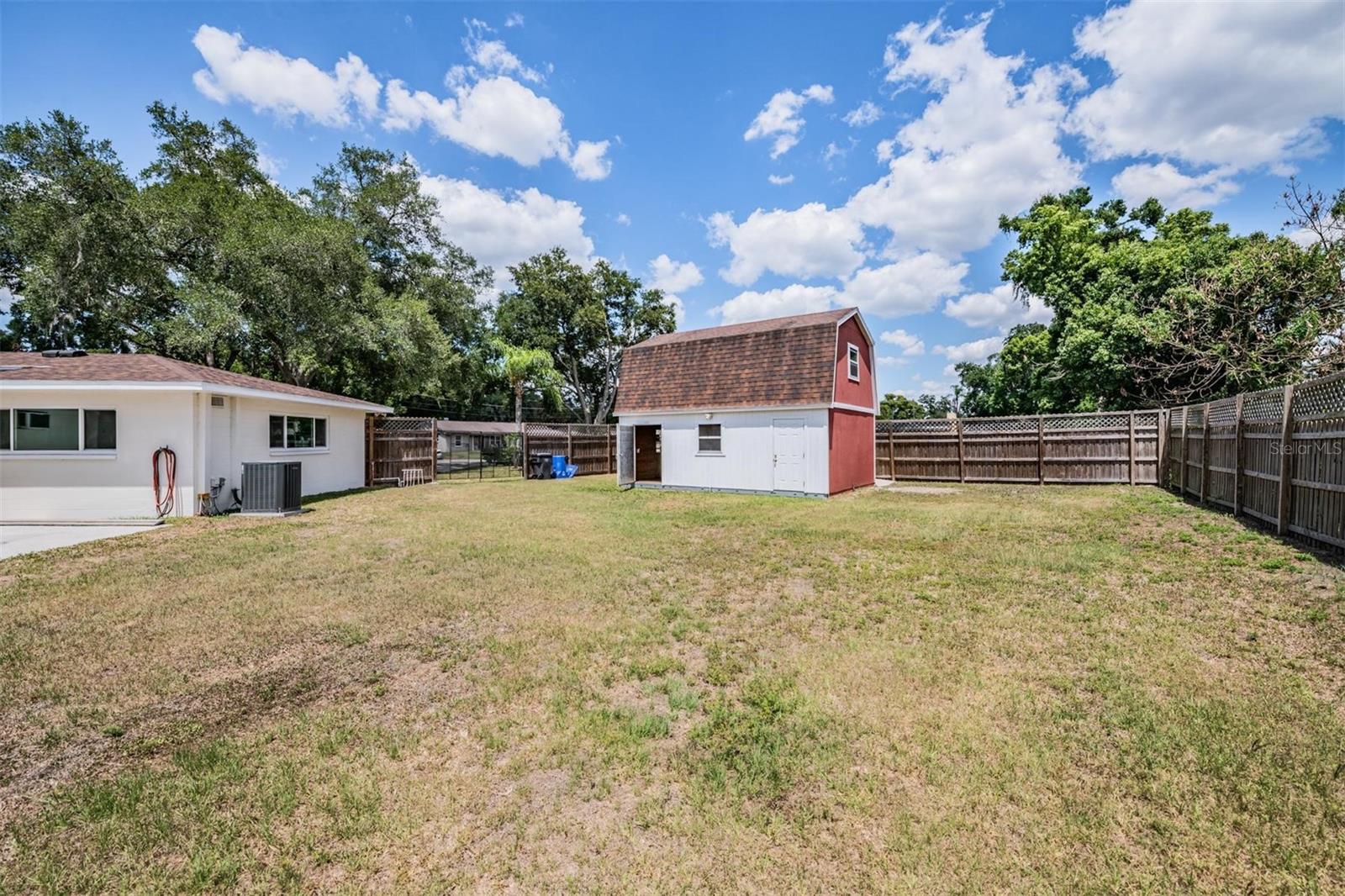 712 CAMELLIA CT