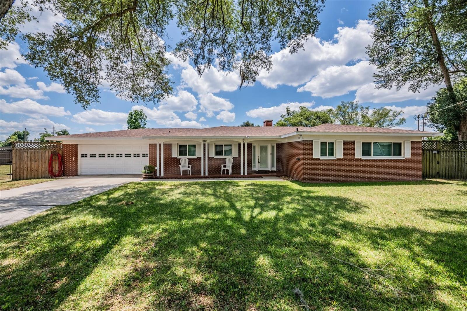 712 CAMELLIA CT