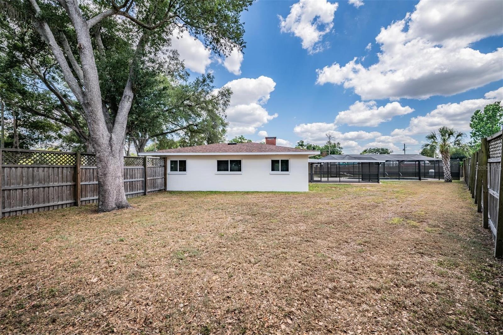 712 CAMELLIA CT