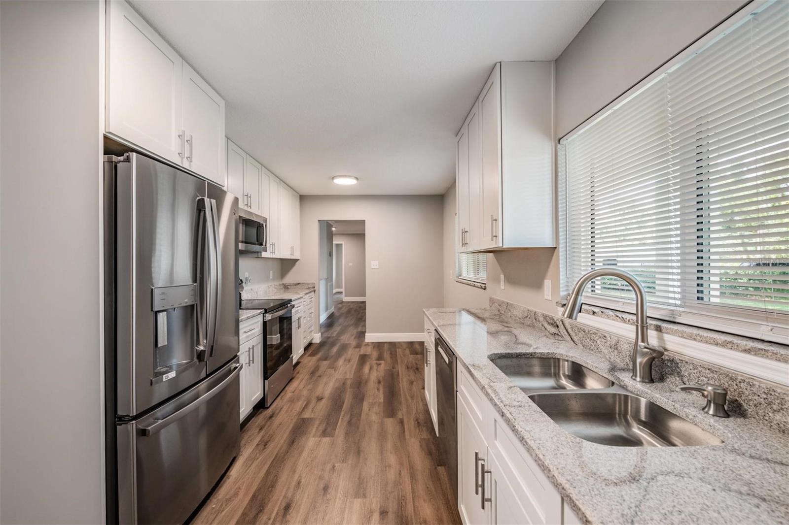712 CAMELLIA CT