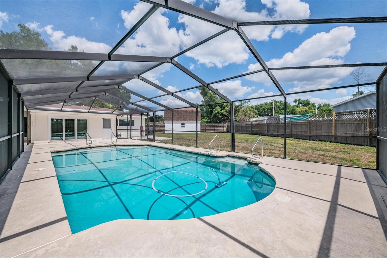 712 CAMELLIA CT
