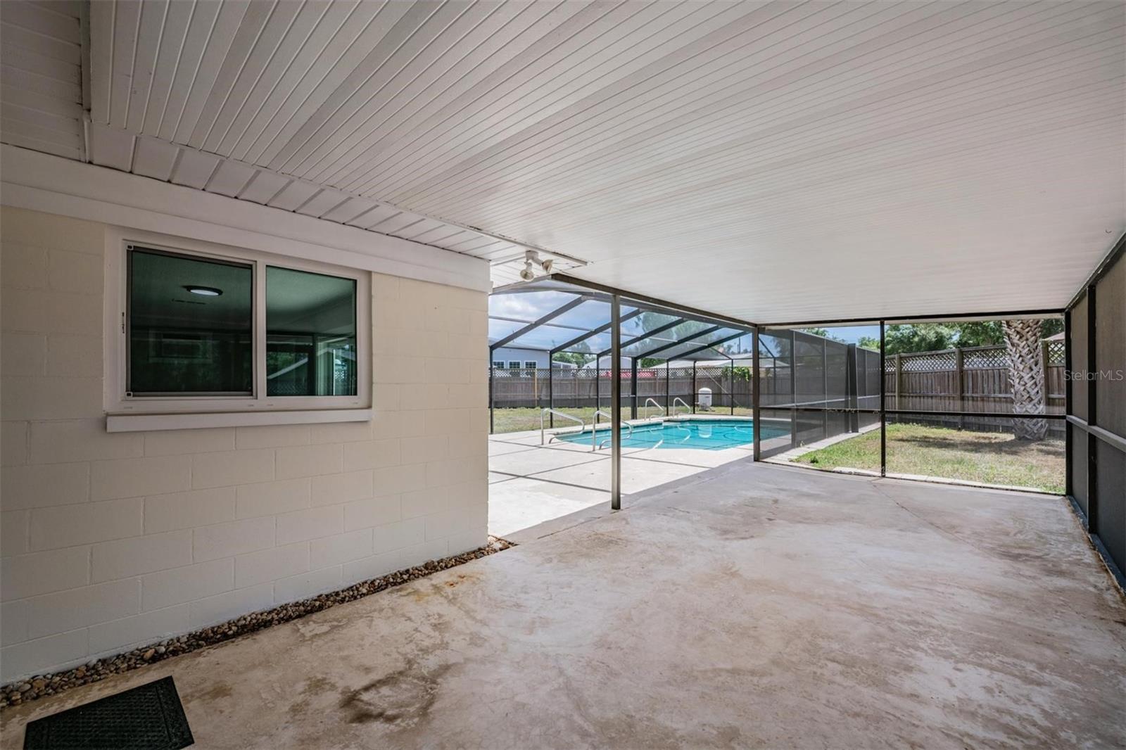 712 CAMELLIA CT