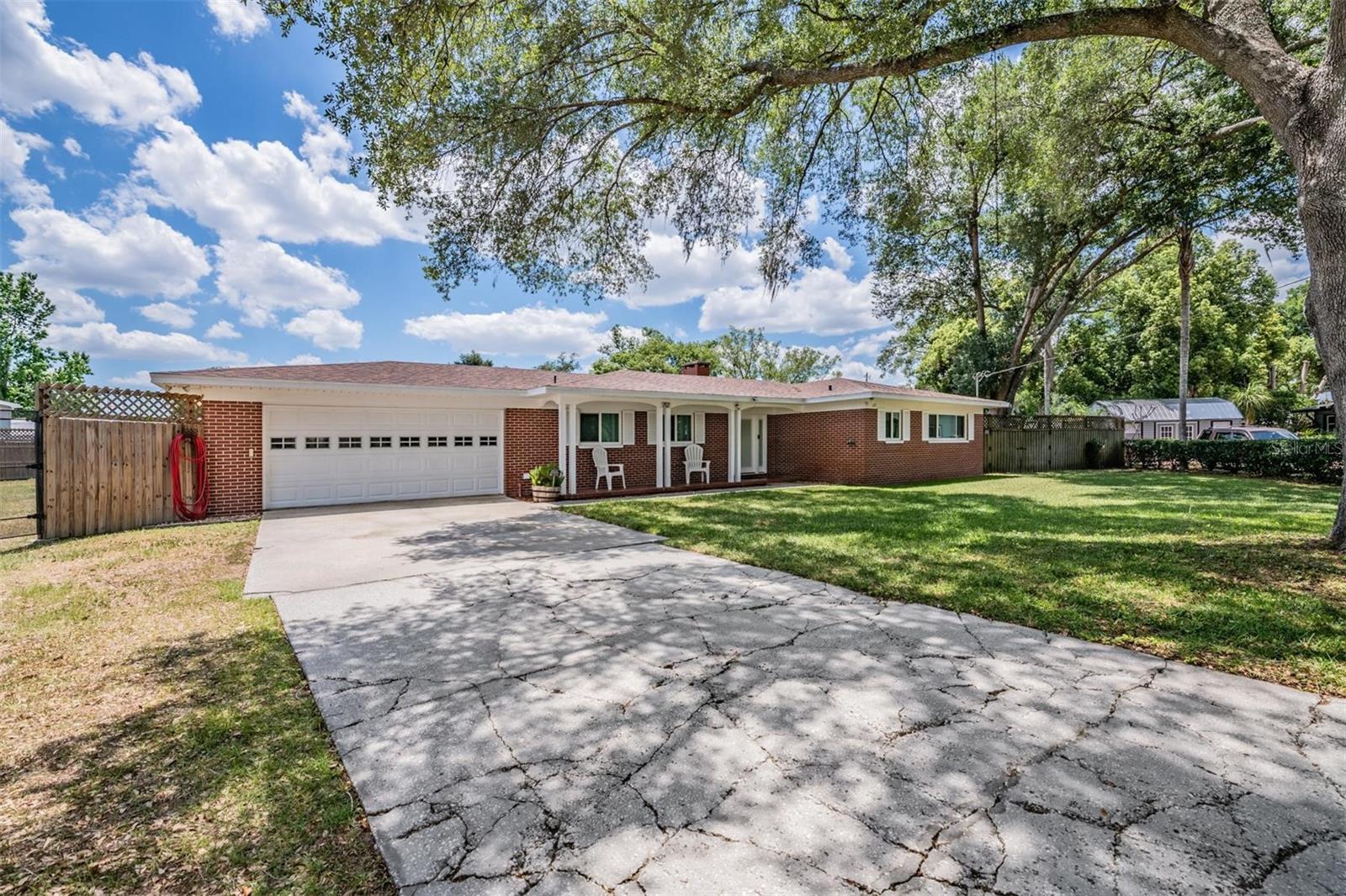 712 CAMELLIA CT