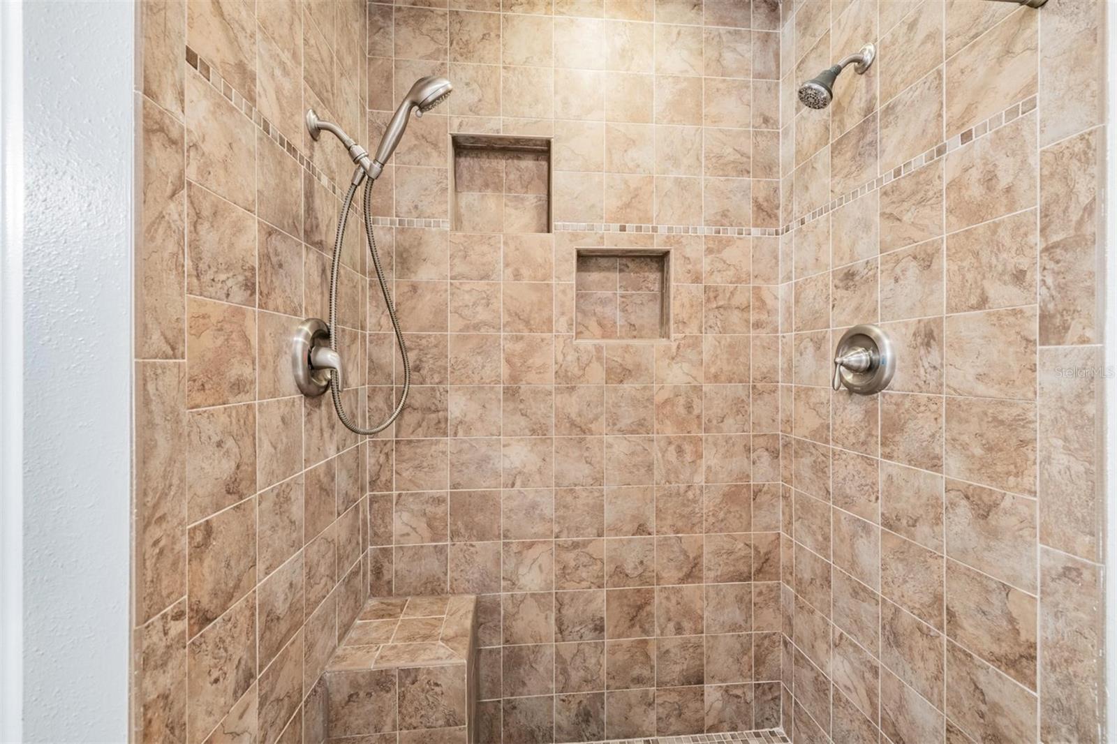 712 CAMELLIA CT