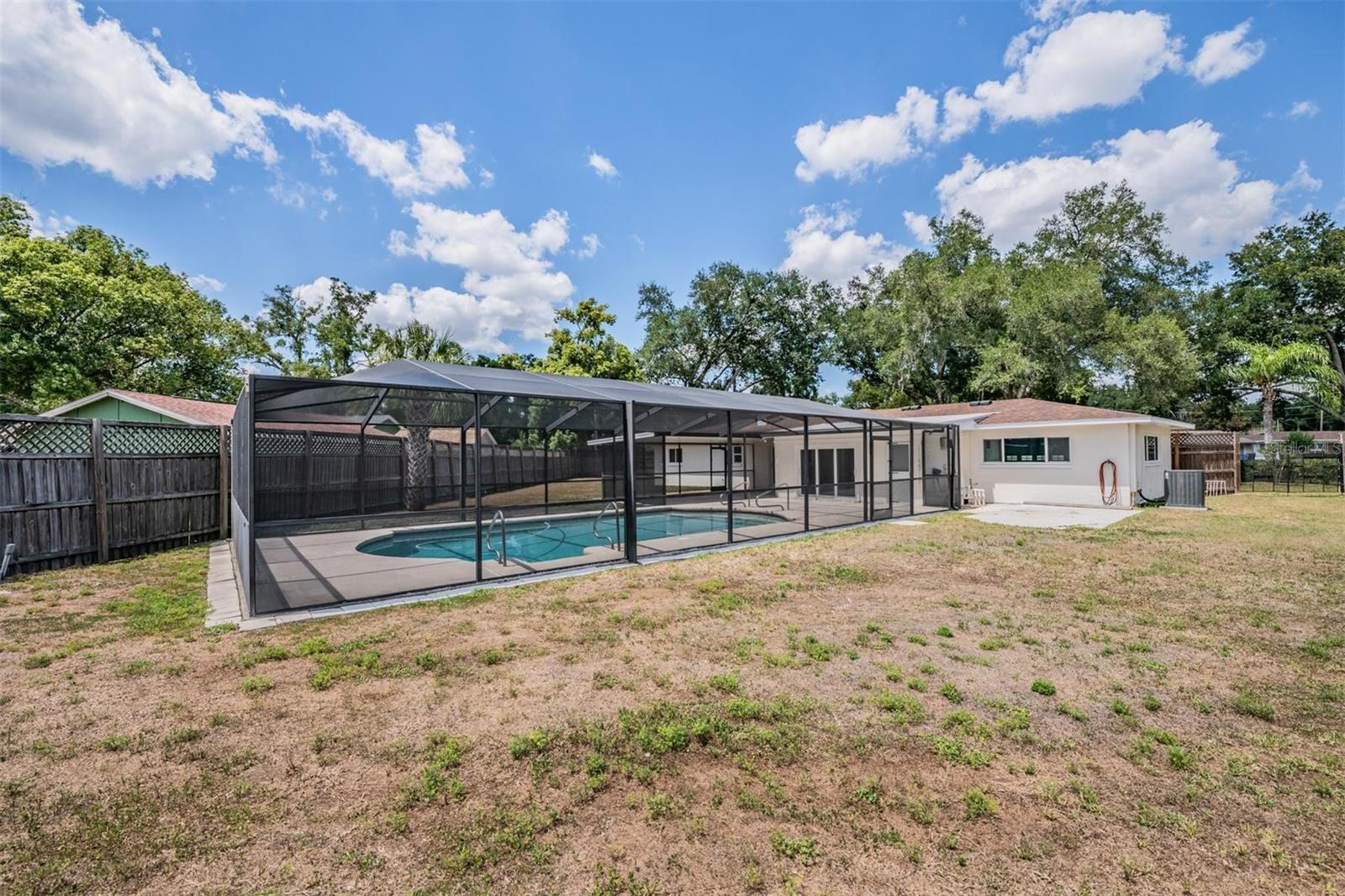 712 CAMELLIA CT