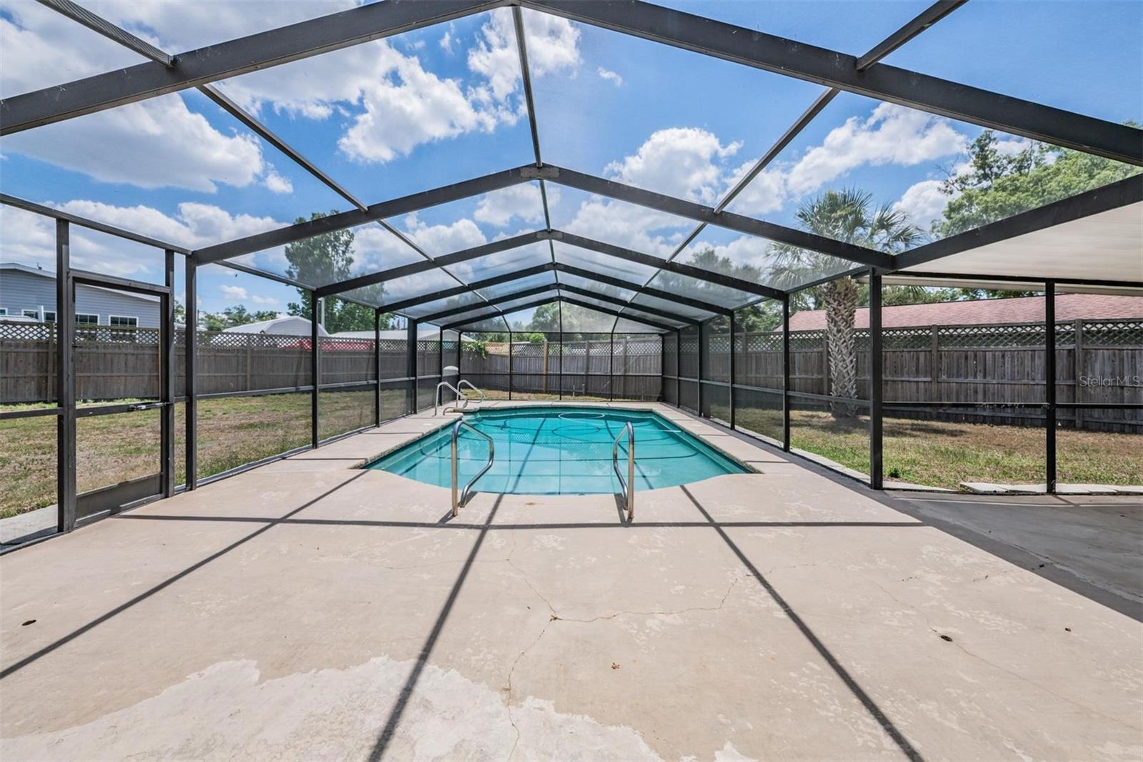 712 CAMELLIA CT