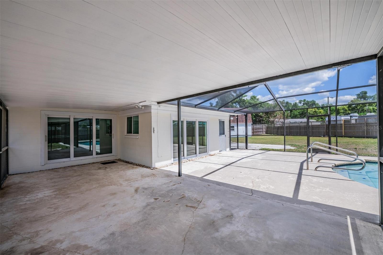 712 CAMELLIA CT