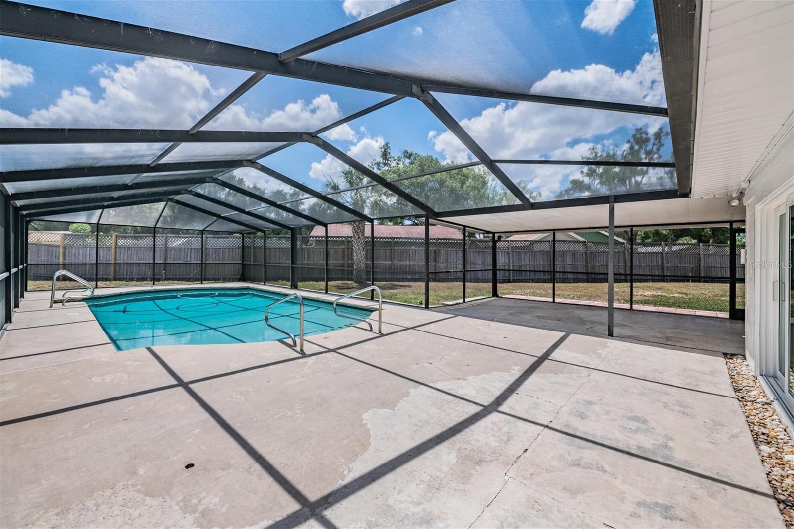 712 CAMELLIA CT