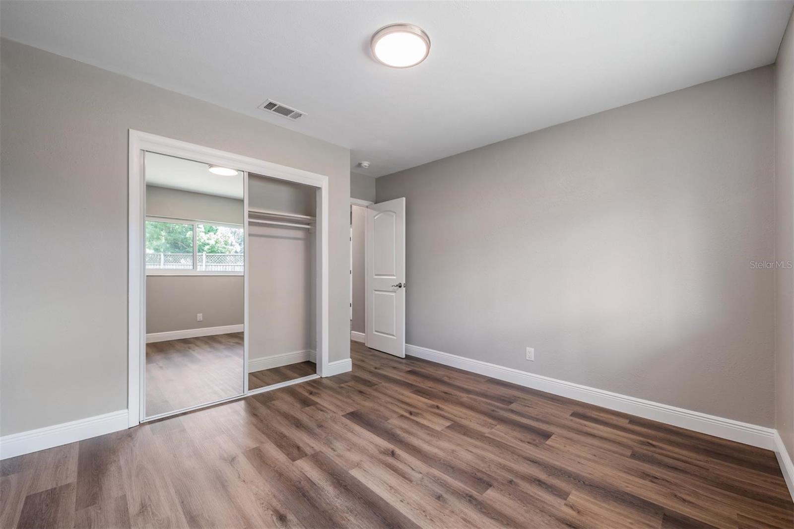 712 CAMELLIA CT