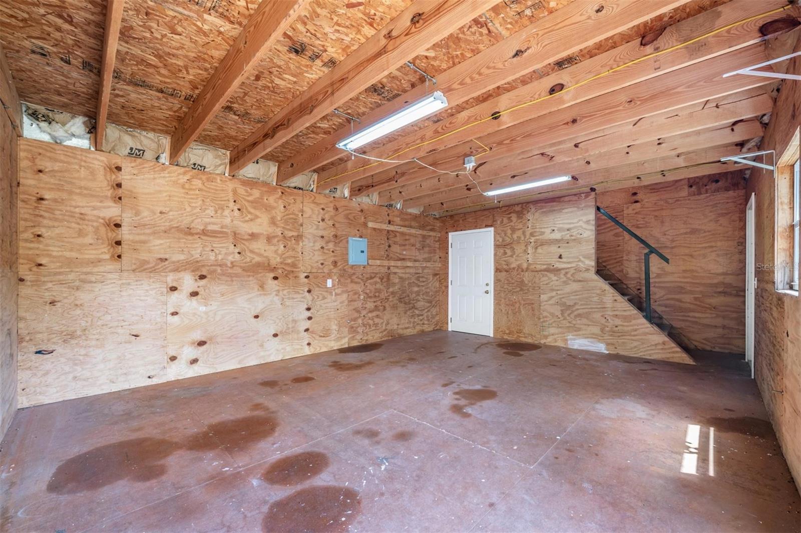 712 CAMELLIA CT