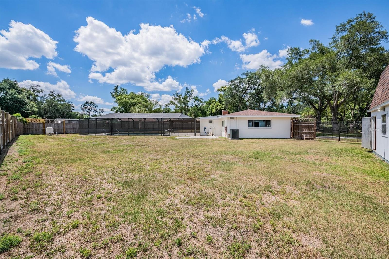 712 CAMELLIA CT