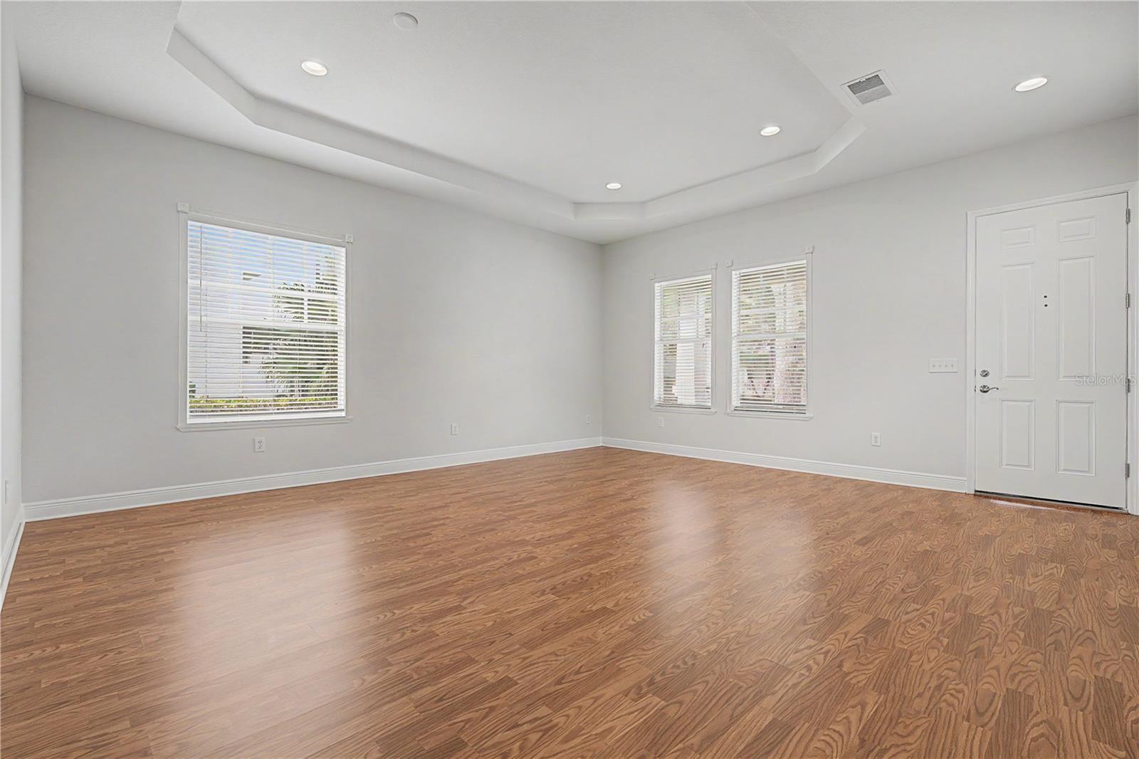 8152 LAGERFELD DR