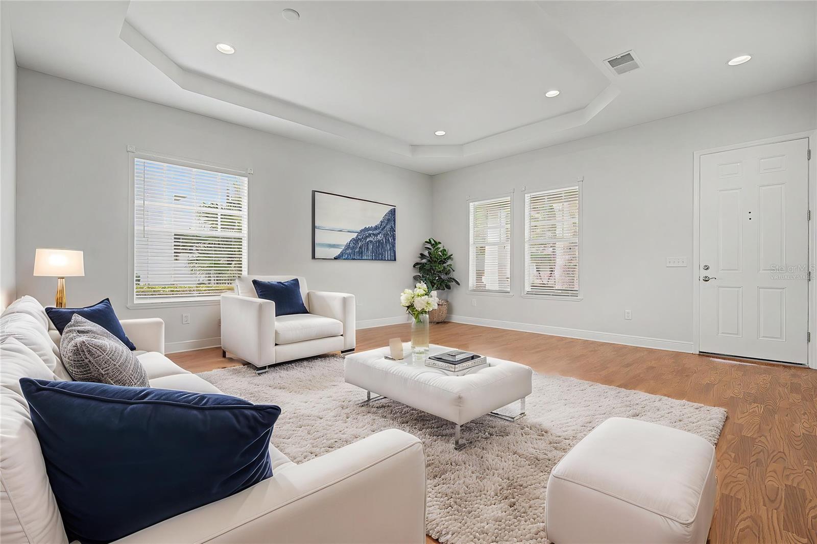 8152 LAGERFELD DR