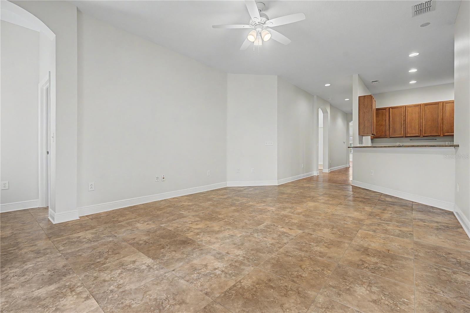 8152 LAGERFELD DR