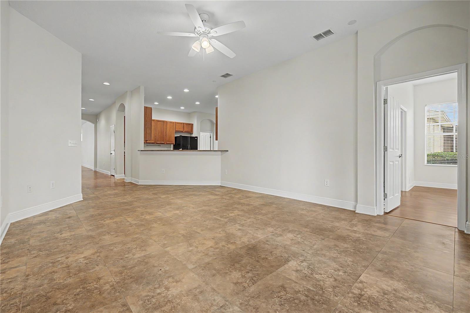 8152 LAGERFELD DR