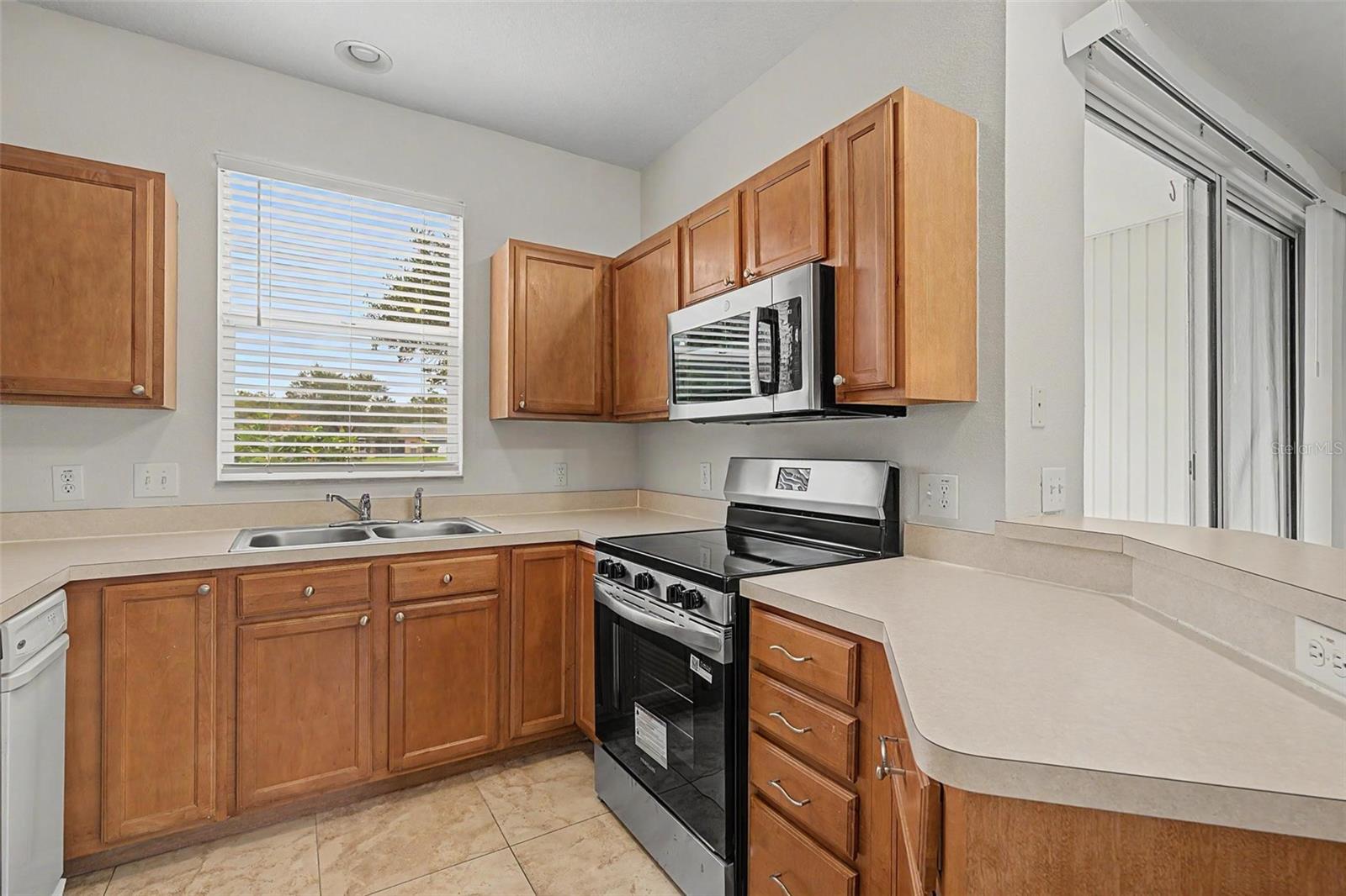 12216 COUNTRY WHITE CIR #12216