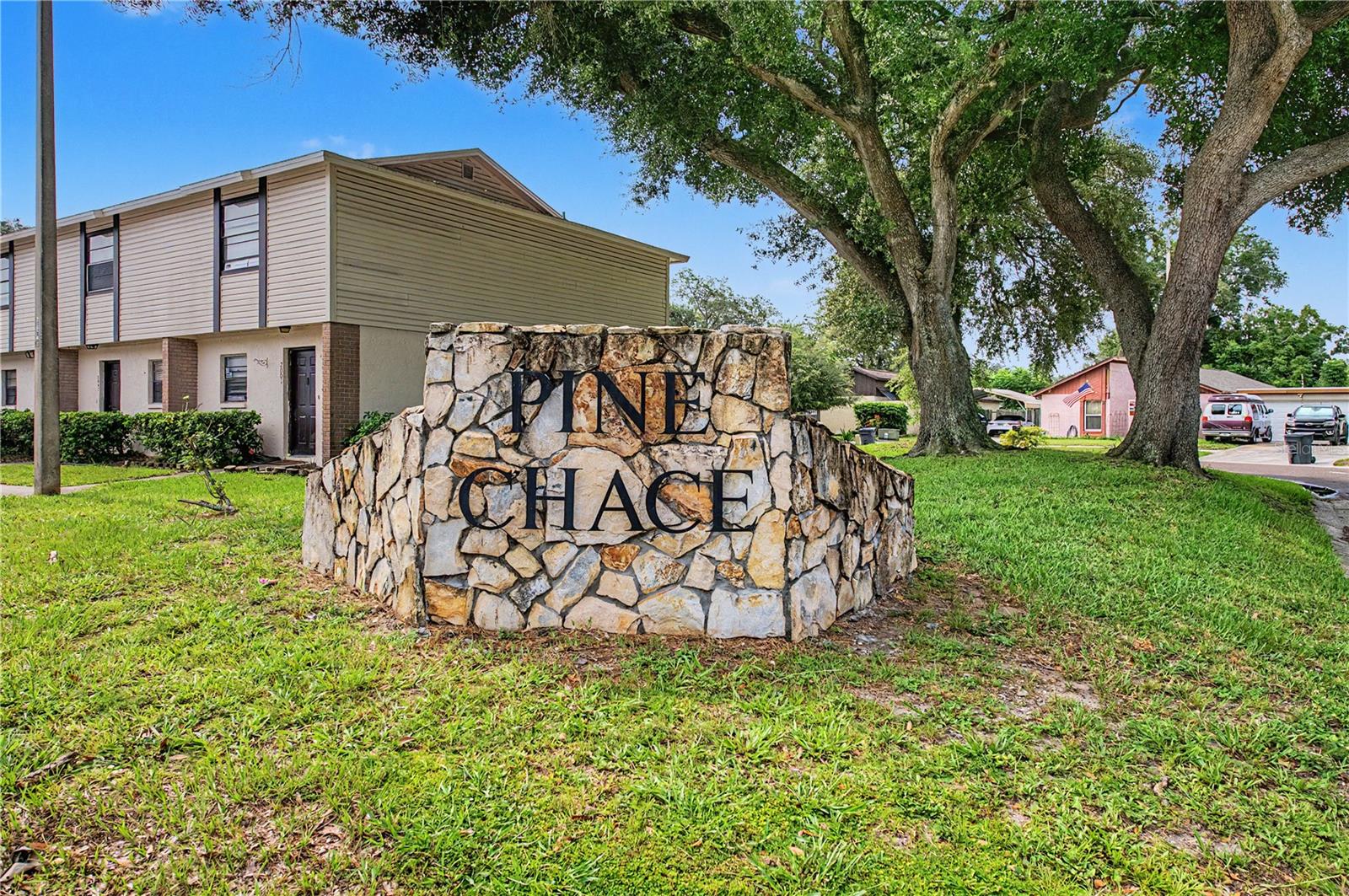 2106 PINE CHACE CT