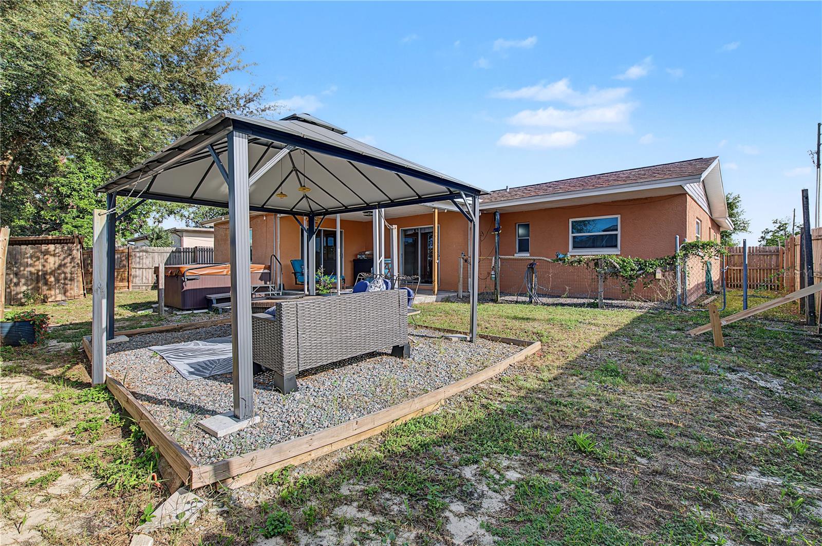 7501 FOXBLOOM DR