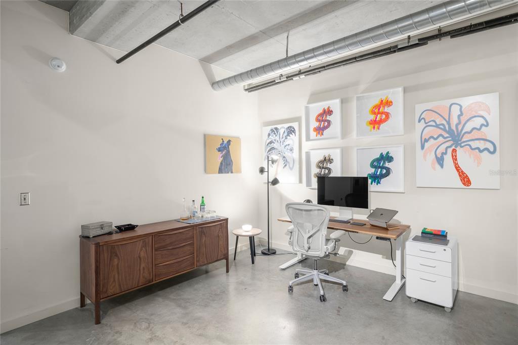 1212 E WHITING ST #207