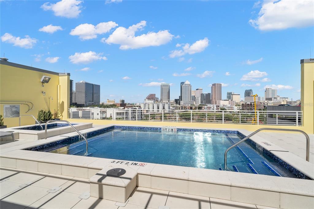 1212 E WHITING ST #207