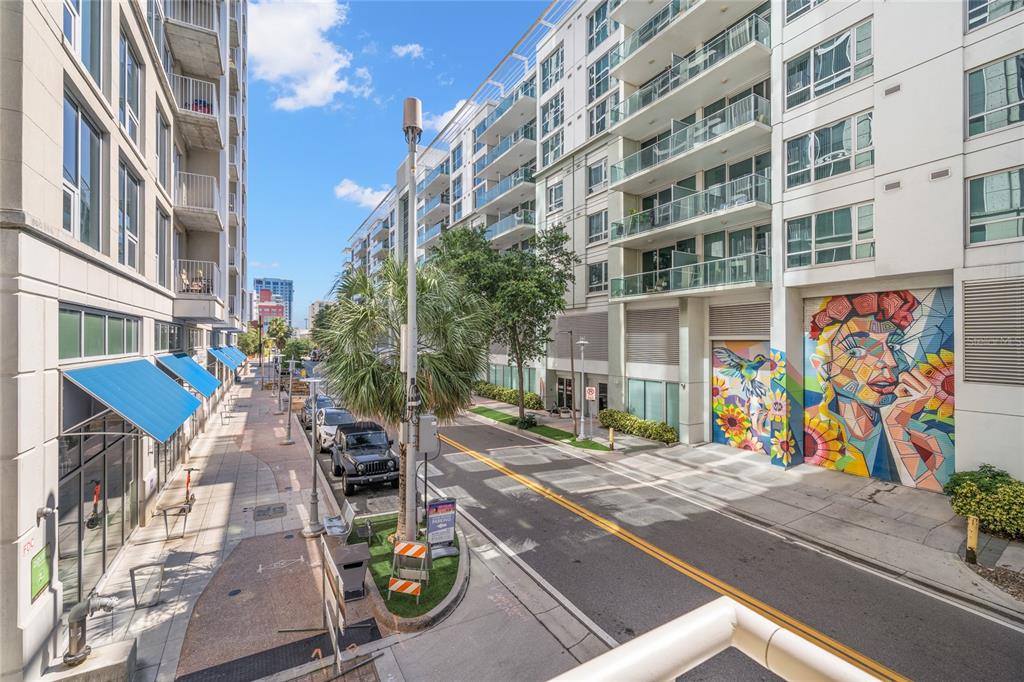 1212 E WHITING ST #207