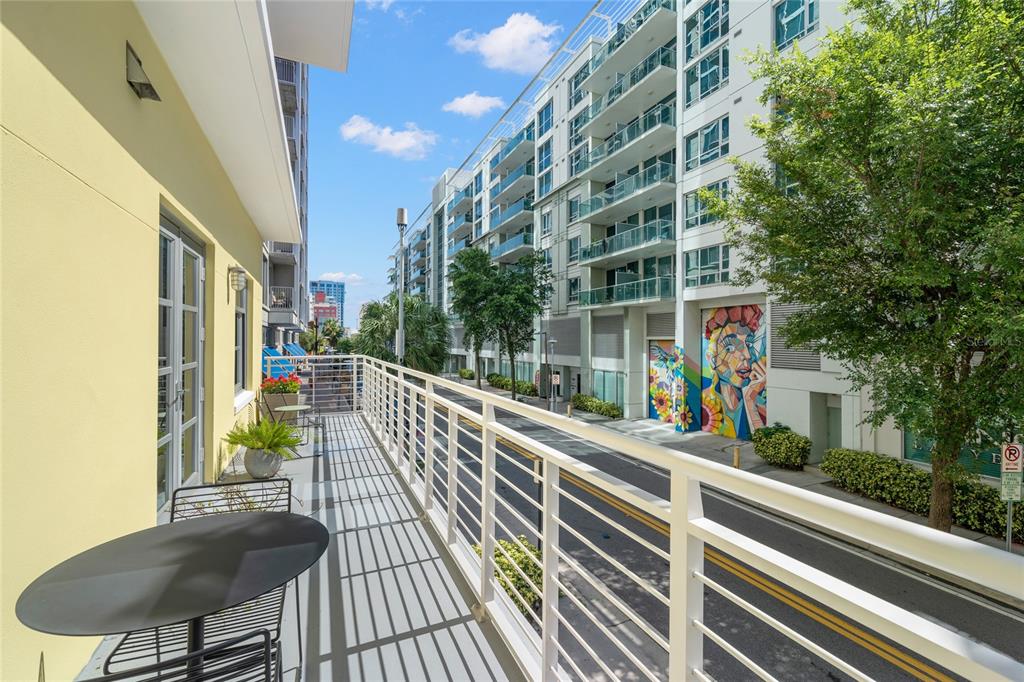 1212 E WHITING ST #207