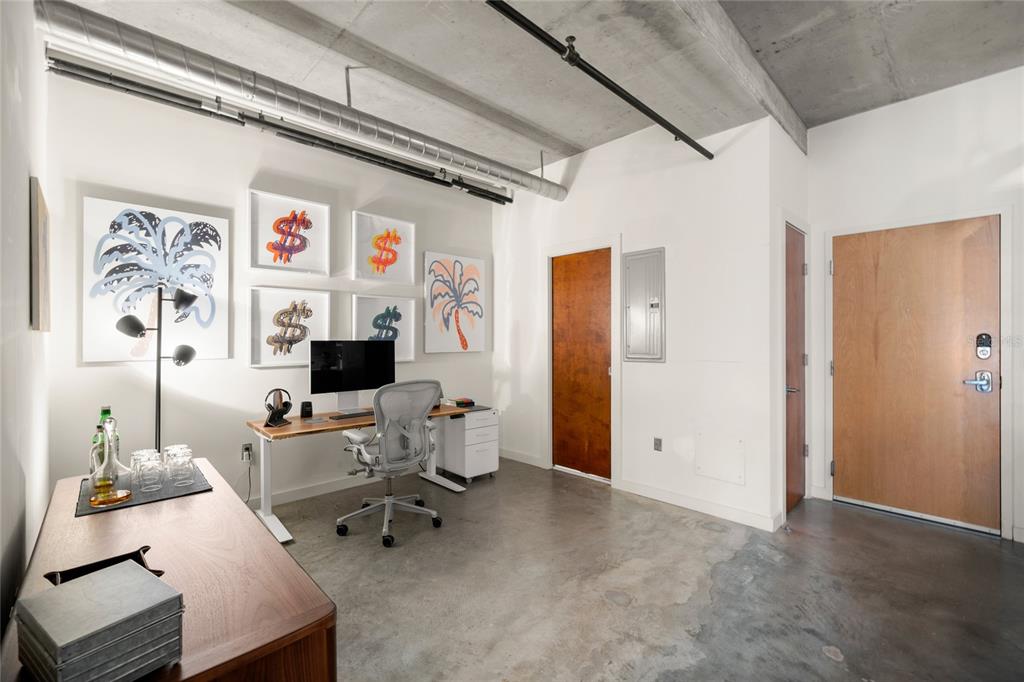 1212 E WHITING ST #207
