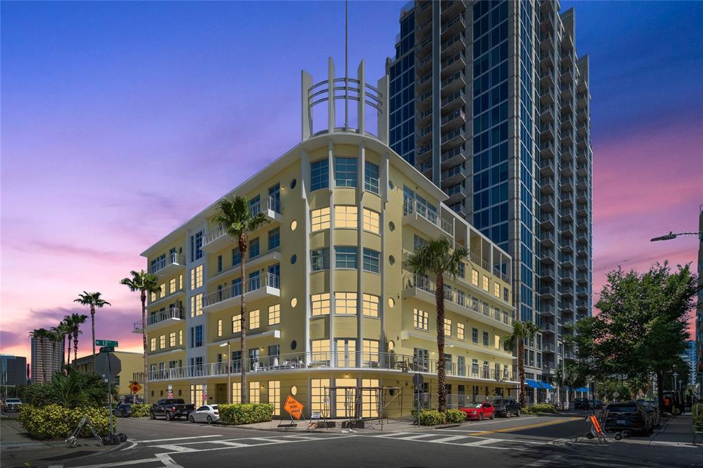 1212 E WHITING ST #207
